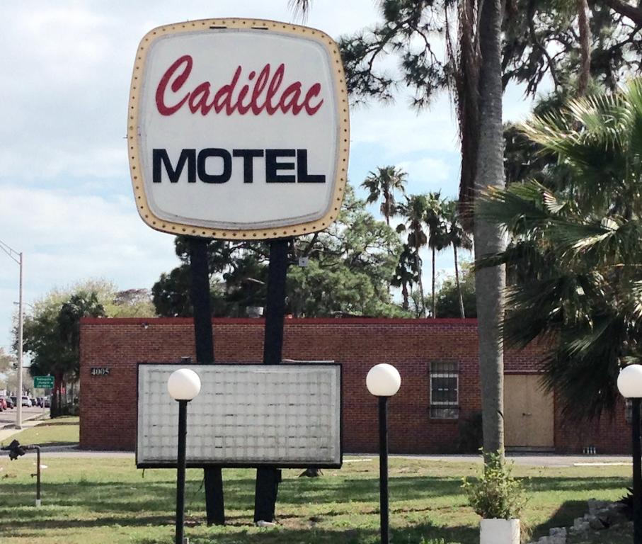 Cadillac Motel image 9