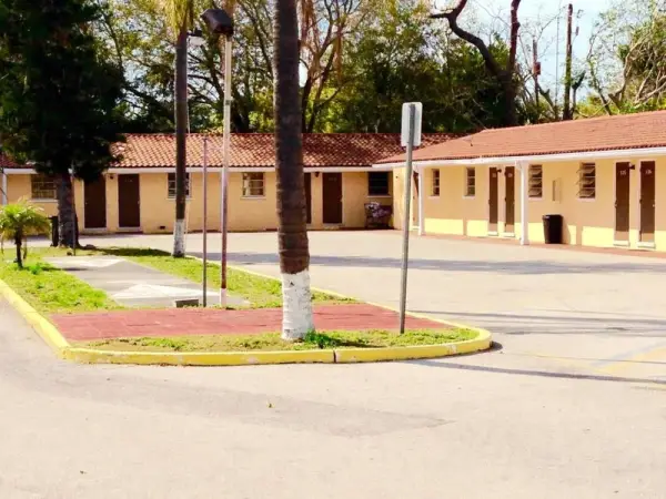 Cadillac Motel 5