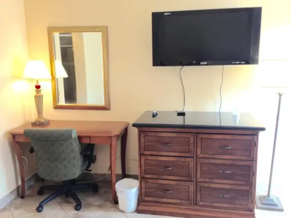 Cadillac Motel 6