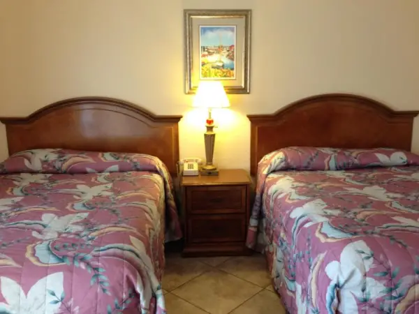 Cadillac Motel 8